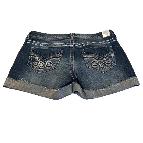 MAURICES DENIM SHORTS in size 3/4 - Picture 2 of 3
